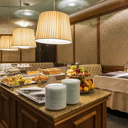 Congress Hotel 4*